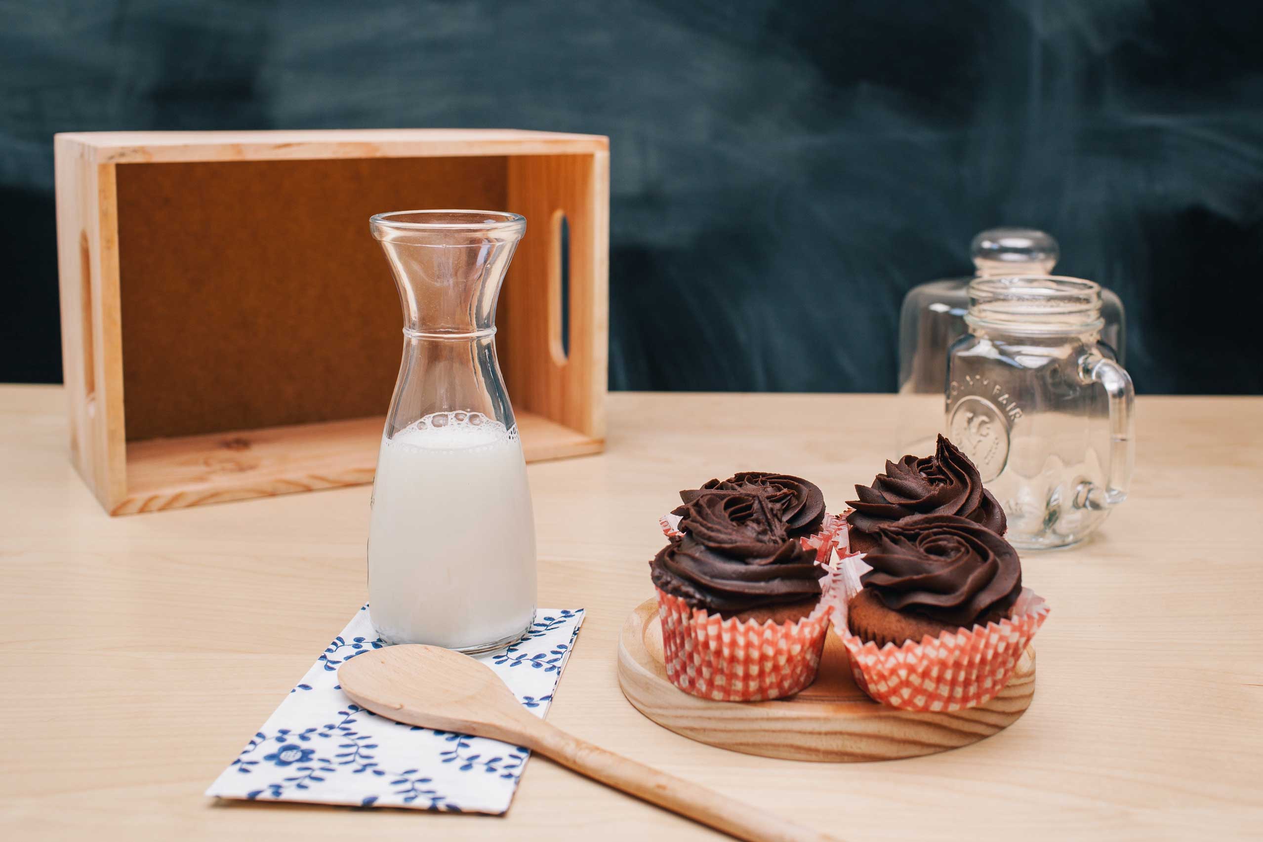 Cupcakes and milk 