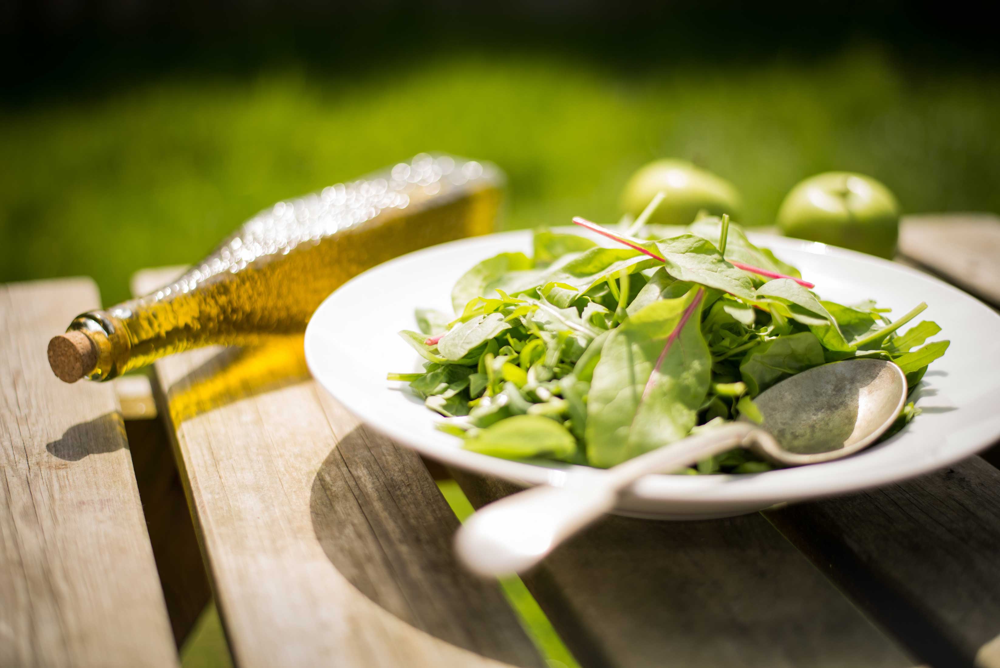 Spinach and olive oil salad